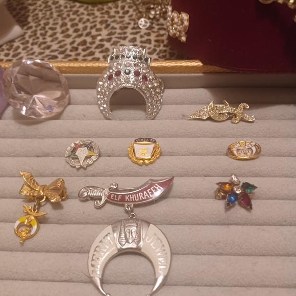 Masonic Fez and merit badges - Picture 3 of 5